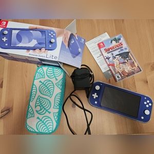 Nintendo Switch Lite + Extras